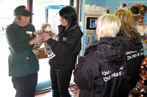 Pirate FM's girlband 'Eden' in the Seal Sanctuary's shop with Dawn