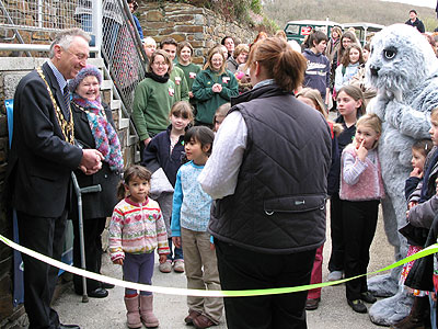 Sarah Vine, our Sanctuary Attraction Manager, welcomes the Mayor & Mayoress of Helston to the Seal Rescue Centre